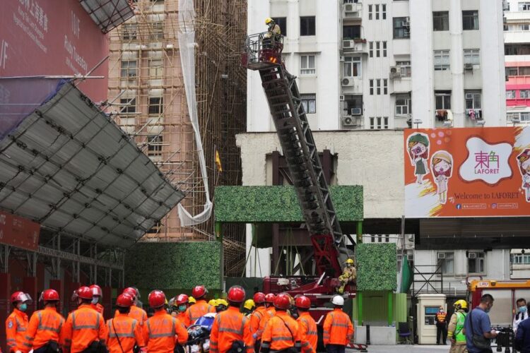 Kebakaran di WTC Hongkong. 150 Orang Terjebak di Atap Gedung