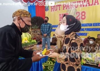 Bupati Laura Hadiri Pelantikan Pengurus PSMTI Dan Syukuran HUT Pakuwaja