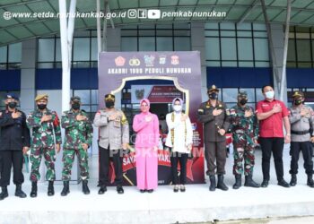 Hadiri Baksos Akabri 1999 Peduli, Bupati Laura Lepas ‘Tim Sembako’