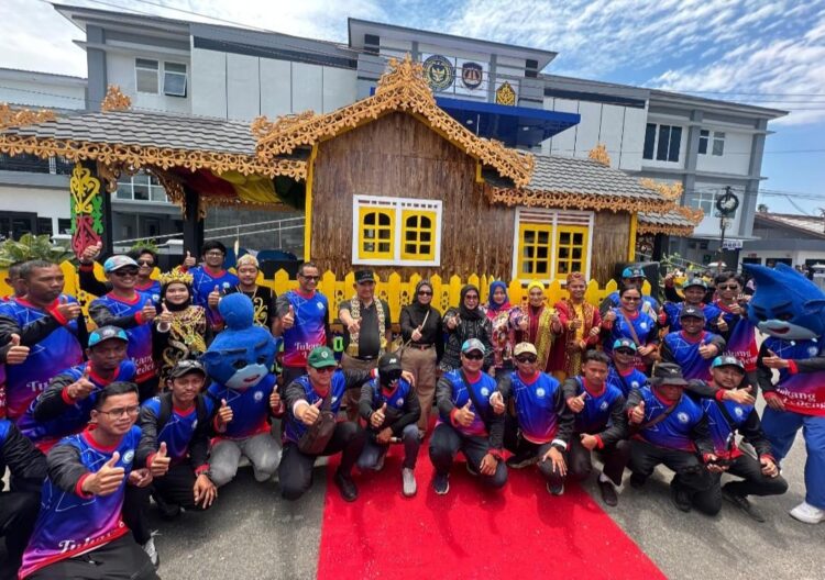 Lewat Pawai Iraw, PDAM Tarakan Kenalkan Keindahan Rumah Adat Tidung