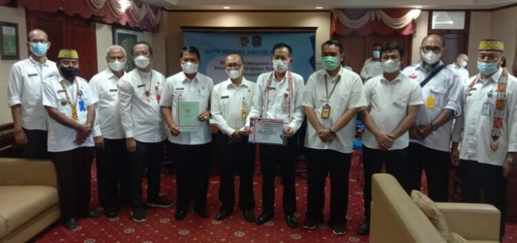 54 Sertipikat Tanah Pemda Diserahkan Oleh Kepala Kantor Pertanahan Nunukan