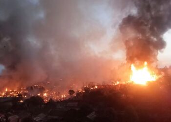 Api Memusnahkan Kamp Pengungsi Rohingya di Bangladesh
