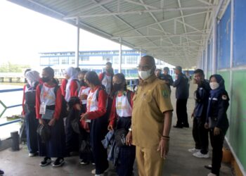 Distransnaker Bantu Perjalanan 29 Pelajar Indonesia Program Generasi Maju Repatriasi Tahun 2022