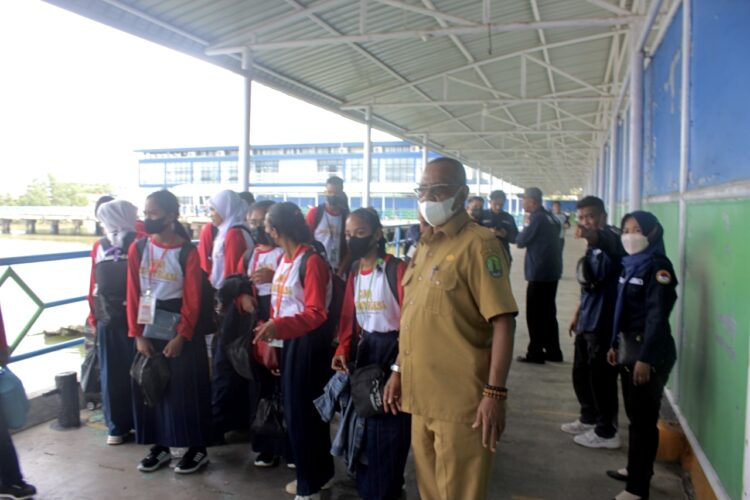 Distransnaker Bantu Perjalanan 29 Pelajar Indonesia Program Generasi Maju Repatriasi Tahun 2022