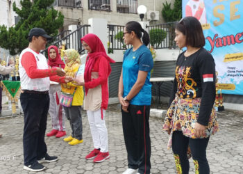 Wabup Serahkan Hadiah Senam Yameto dan Lukiwol