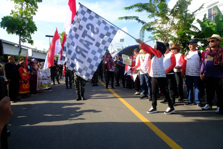 Angkat Bendera Start, Bupati Lepas Peserta Pawai Budaya