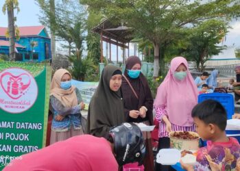 Maratussholihah Berbagi Kebahagiaan di Hari Jumat