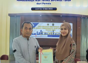 Bupati Serahkan Sertifikat Tanah Kepada Pembudi Daya Ikan