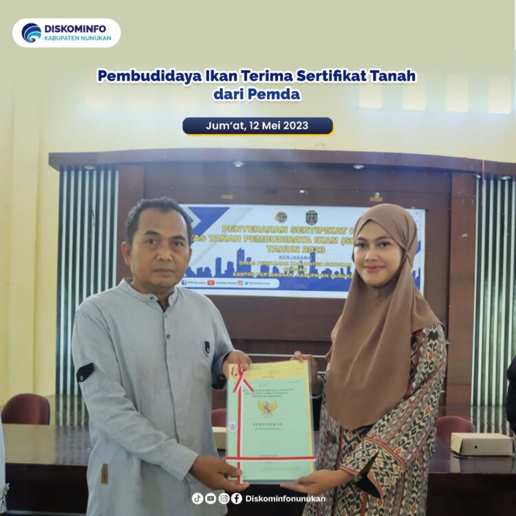 Bupati Serahkan Sertifikat Tanah Kepada Pembudi Daya Ikan