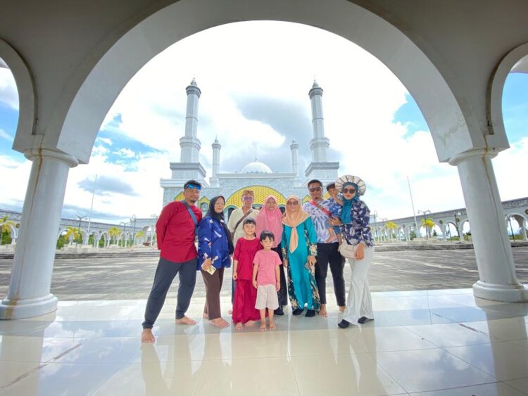 Pengunjung Dari Sabah Kagumi Kemegahan Islamic Center Hidayatur Rahman