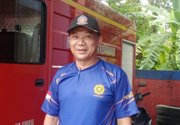 Damkar Pos Sebatik Timur Lakukan Evakuasi Biawak