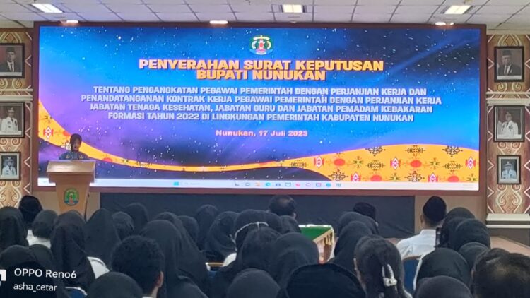 Serahkan 261 SK P3K, Bupati Berpesan Jangan Minta Mutasi