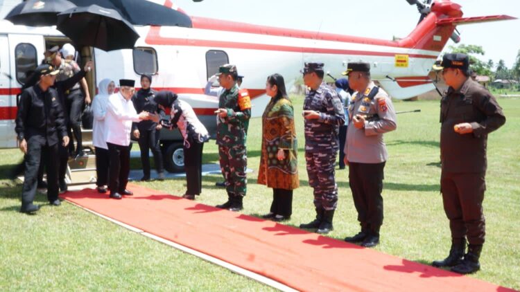 Bupati Nunukan Sambut Kedatangan Wakil Presiden RI