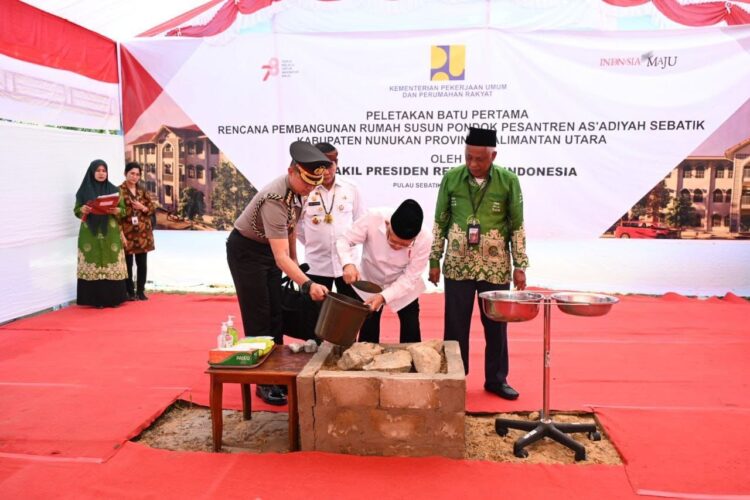Peletakan Batu Pertama oleh Wakil Presiden RI untuk Pembangunan Rusun Ponpes As’adiyah di Sebatik