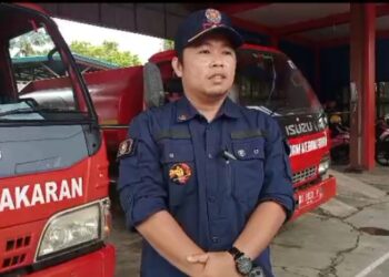 Waspada Ular Masuk Rumah Warga, Damkar Himbau Masyarakat Jaga Kebersihan Lingkungan