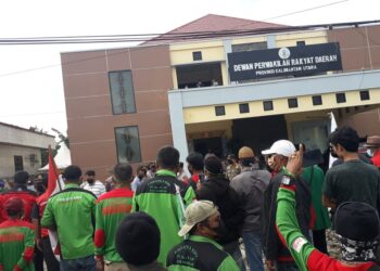 Aksi Demo Buruh Tolak Upah Murah