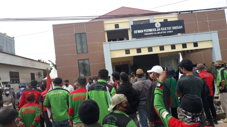 Aksi Demo Buruh Tolak Upah Murah