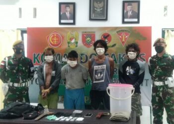 Satgas Pamtas Amankan Empat Pengedar Sabu, Turut Disita Senpi Kaliber 9mm