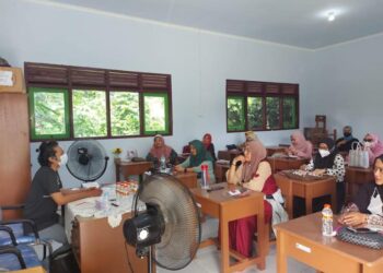 Isi Libur Tahun Baru, Dua Puluh Wanita Ikuti Pelatihan Rias Wajah