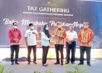KPP Pratama Tarakan Gelar Tax Gathering, Desa Sungai Nyamuk Terima Penghargaan Wajib Pajak Bendahara Pengelola Dana Desa Terbaik