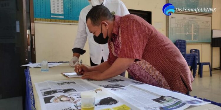 Calon Ketua RT Kelurahan Nunukan Utara Ikuti Tes Urine