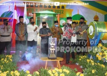 Serahkan SK Kepada 21 Ketua RT Terpilih Di Kelurahan Nunukan Timur, Berikut Pesan Bupati Laura