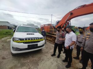 Polda Kaltara menyita satu unit mobil Fortuner yang diduga gratifiikasi HSB untuk oknum (Foto:Rizky/CAKRANEWS)