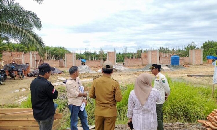 Meninjau Pembangunan Laboratorium Sekolah Hingga Puskesmas, Wabup H. Hanafiah Monitoring Pembangunan di Pulau Sebatik