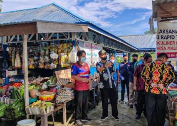 Kunjungi Pasar Pelangi, Bupati Berdialog Dengan Pedagang
