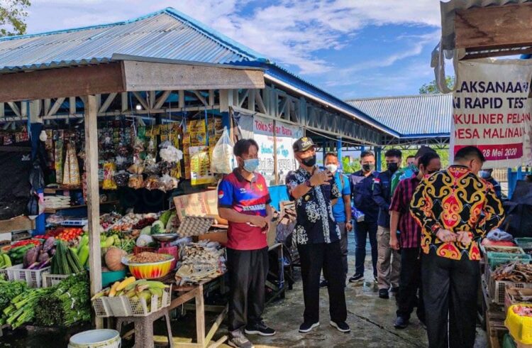Kunjungi Pasar Pelangi, Bupati Berdialog Dengan Pedagang