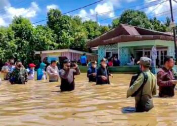 Kunjungi Lokasi Banjir, Bupati Himbau Warga Untuk Tetap Waspada