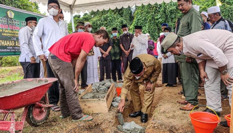 Wabup Hadiri Peletakkan Batu Pertama Pondok MTS Al-Khairat