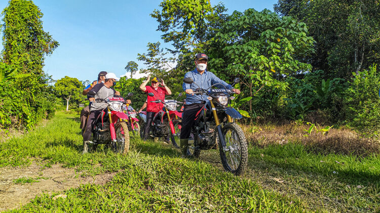 100 Hari Kerja, Bupati Kembali Tinjau Pengerjaan Jalan Tani