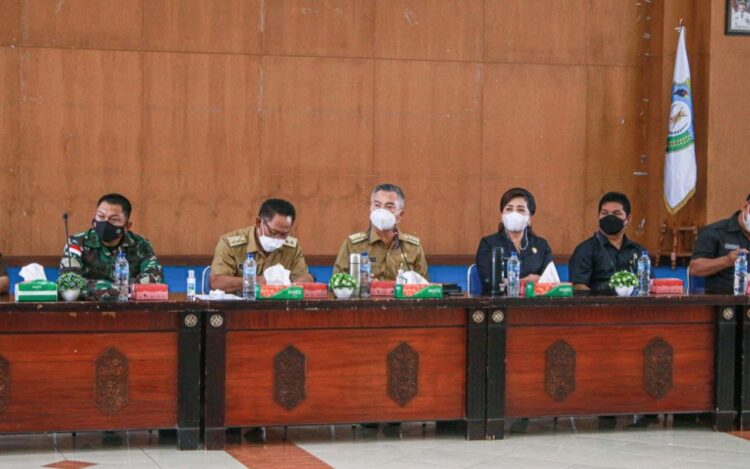Bupati Pimpin Rapat Pengendalian Perkembangan Covid-19