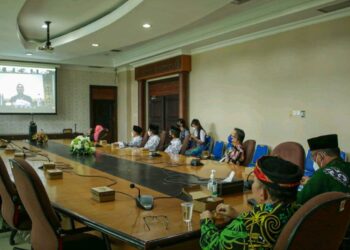 Peringati HGN Ke- 76, Bupati Sapa Para Guru Secara Virtual