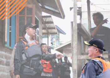 Tinjau Lokasi Banjir, Bupati Himbau Warga Untuk Selalu Waspada