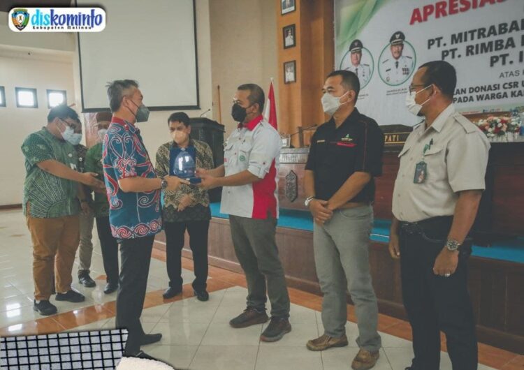 Jalankan Program JKN, Bupati Beri Penghargaan 3 Perusahaan
