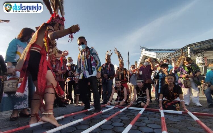 Bupati Buka Secara Resmi Festival Budaya Dayak Tahol