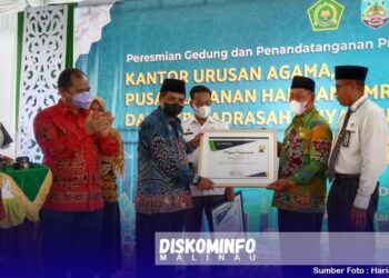 Bupati Terima Penghargaan dari Menteri Agama RI