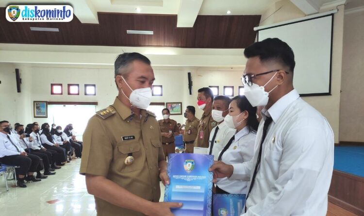 Bupati Serahkan 4 SK