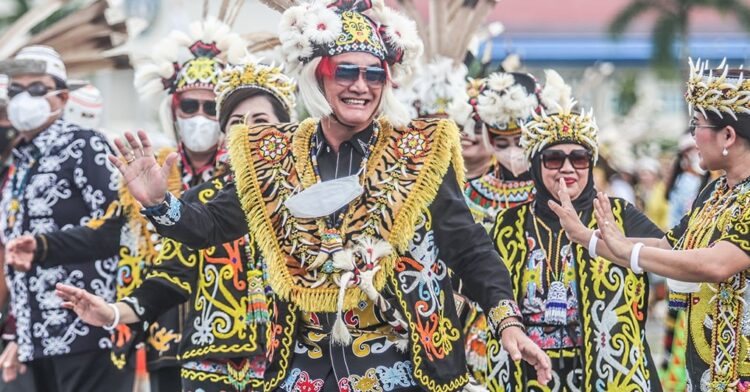 Bupati Buka Secara Resmi Pagelaran Dan Festival Seni Budaya Dayak Kenyah Kabupaten Malinau