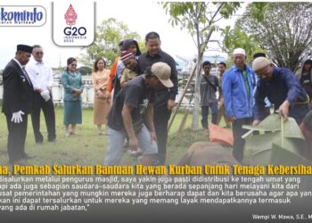 Pemkab Salurkan Bantuan Hewan Kurban Untuk Tenaga Kebersihan