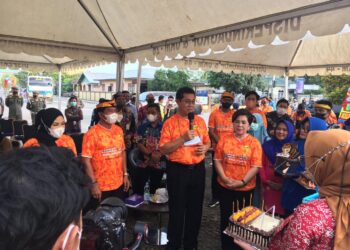 Surprise HUT ke 62 Wagub Yansen TP di Tugu Cinta Damai