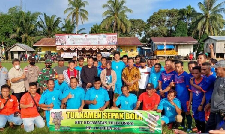 Rangkaian HUT Ke 10 Kecamatan Tulin Onsoi, Bupati Laura Buka Turnamen Sepak Bola dan Bola Volly
