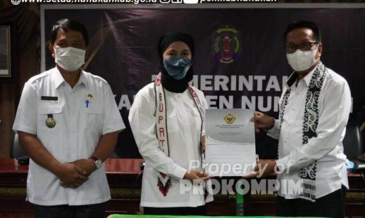 HUT Nunukan Ke – 22, BPJS Sumbang 20 Kursi Roda, Laura Launching Syal Manik – Manik