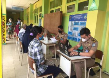 Antusiasme Warga Ikuti Vaksinasi di SDN 024 Tarakan