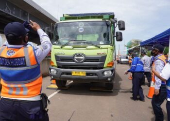 Cabut Paksa Berkas Tilang di Jembatan Timbang, Dua Oknum Brimob Bakal Ditindak