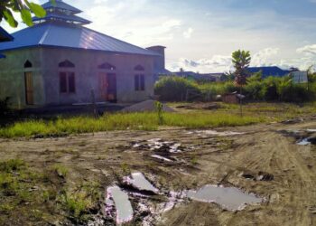 Jalan ke Masjid Nurul Azmi, Dibangun Dana Pribadi Calon Anggota Dewan