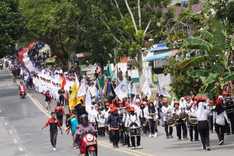Wow Keren! Kirab Bendera Merah Putih 1000 Meter Meriahkan HUT RI ke 78 di Nunukan