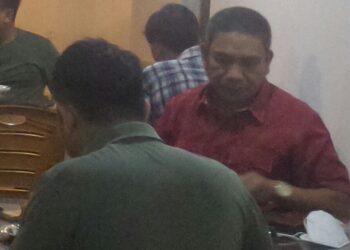 Kebersamaan di Kedai Aceh Karang Anyar